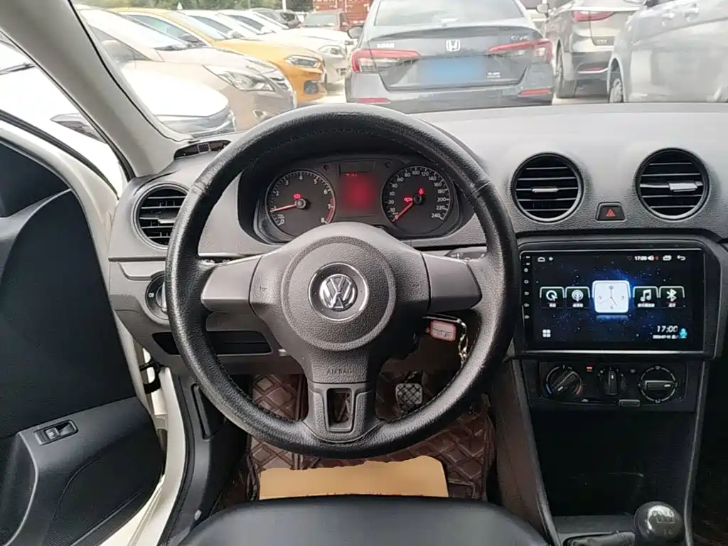Volkswagen Jetta 2017 — фото 11