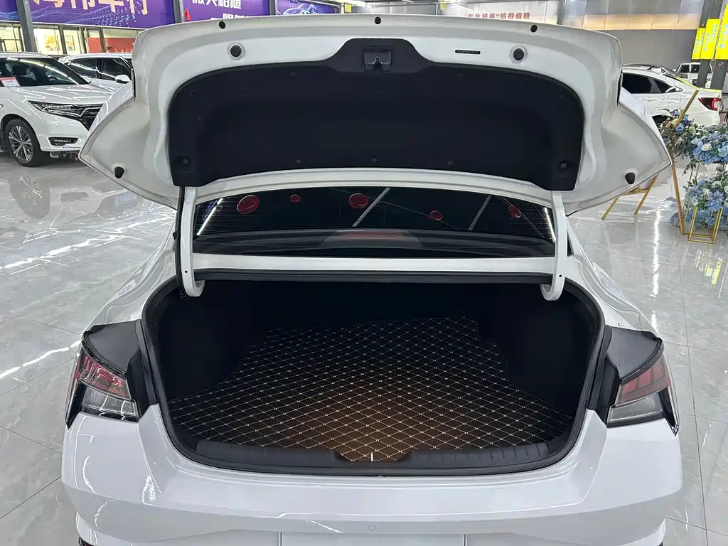 Hyundai Elantra 2023