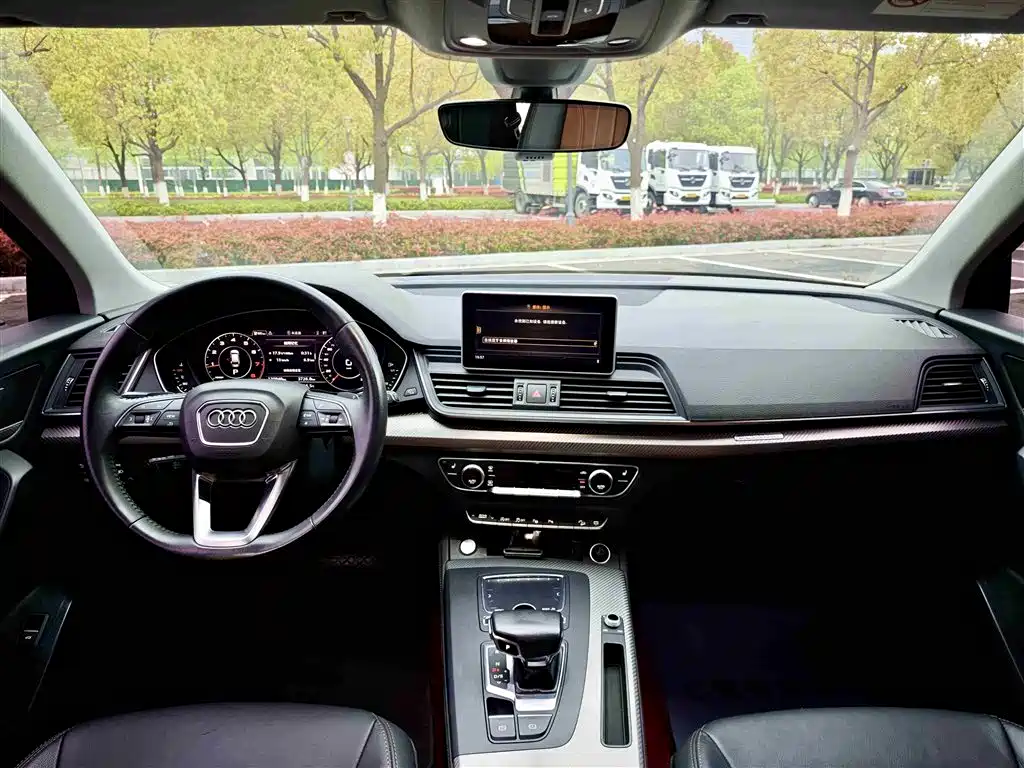 Audi Q5L 2020 — фото 11