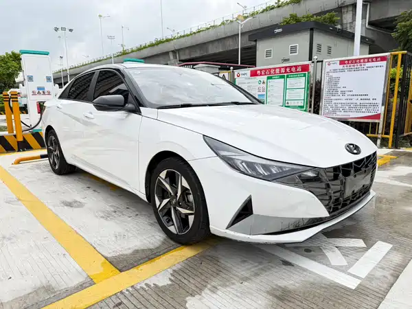 Hyundai Elantra 2022