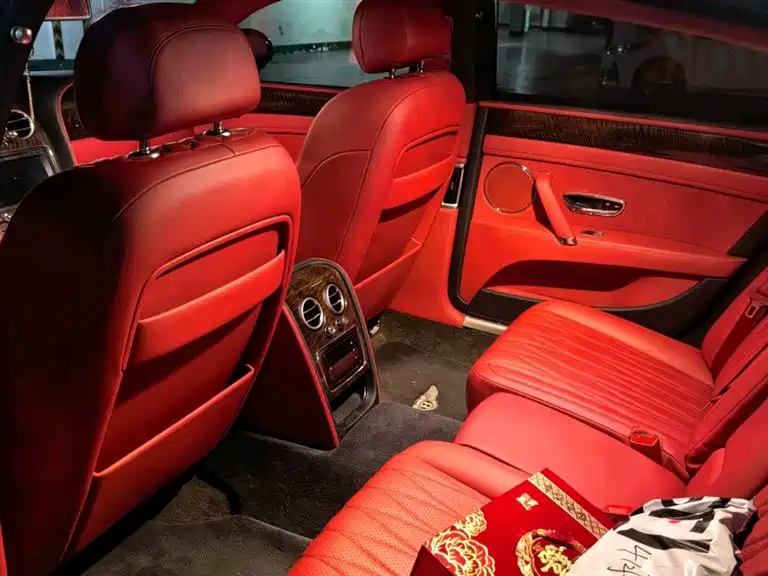 Bentley Flying Spur 2018 — фото 11