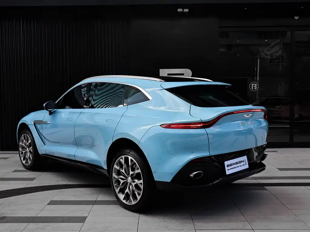 Aston Martin DBX 2022