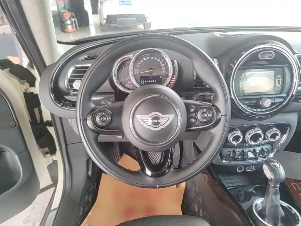 MINI Clubman 2017 — фото 11