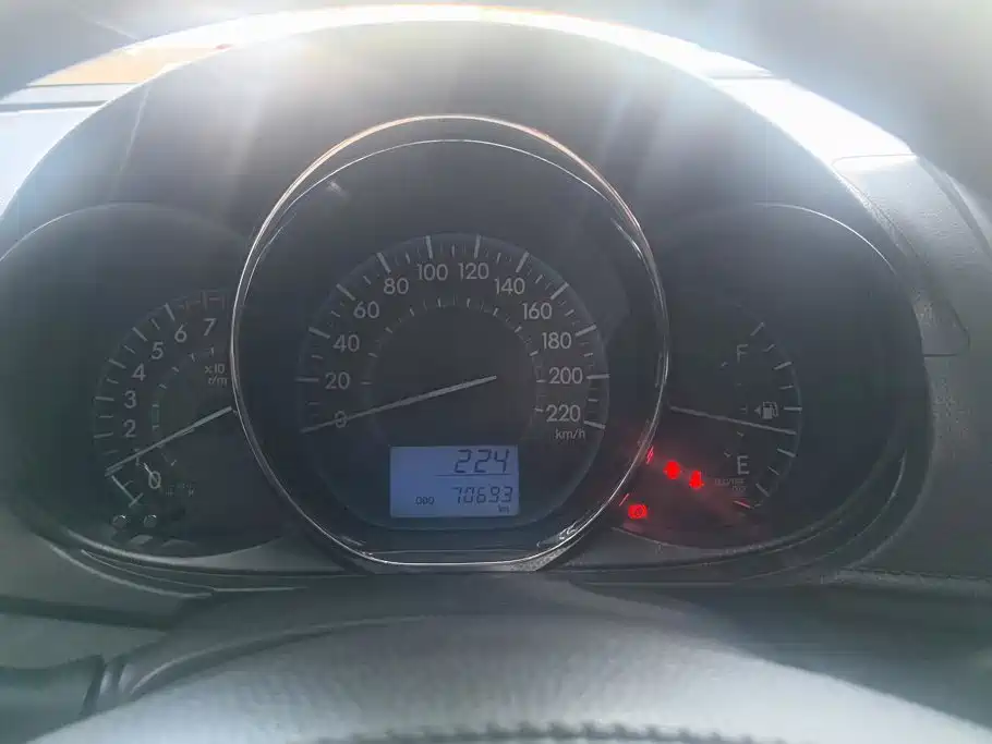 Toyota Vios 2015 — фото 14