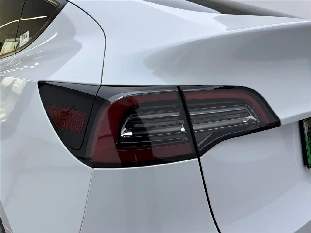 Tesla Model Y 2022 — фото 10