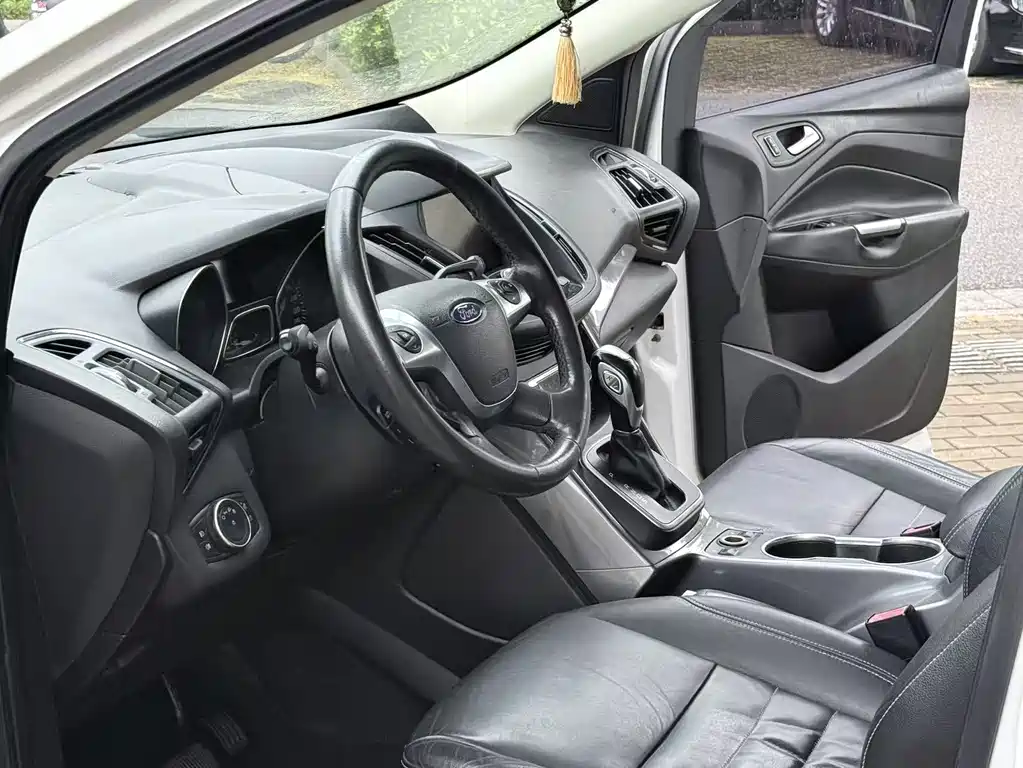 Ford Kuga 2015 — фото 4