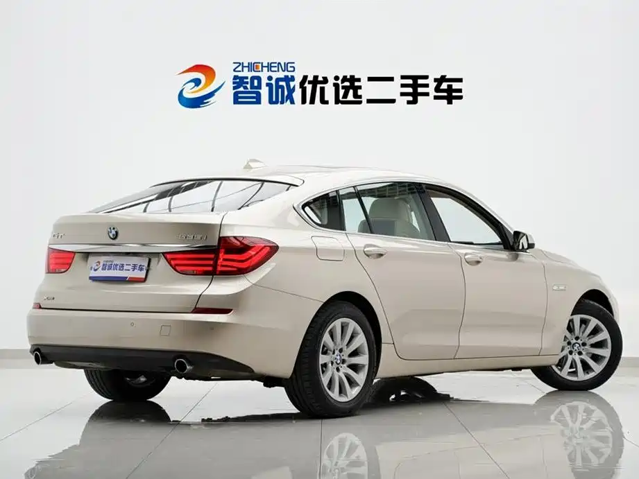 BMW 5 Series GT 2015 — фото 34