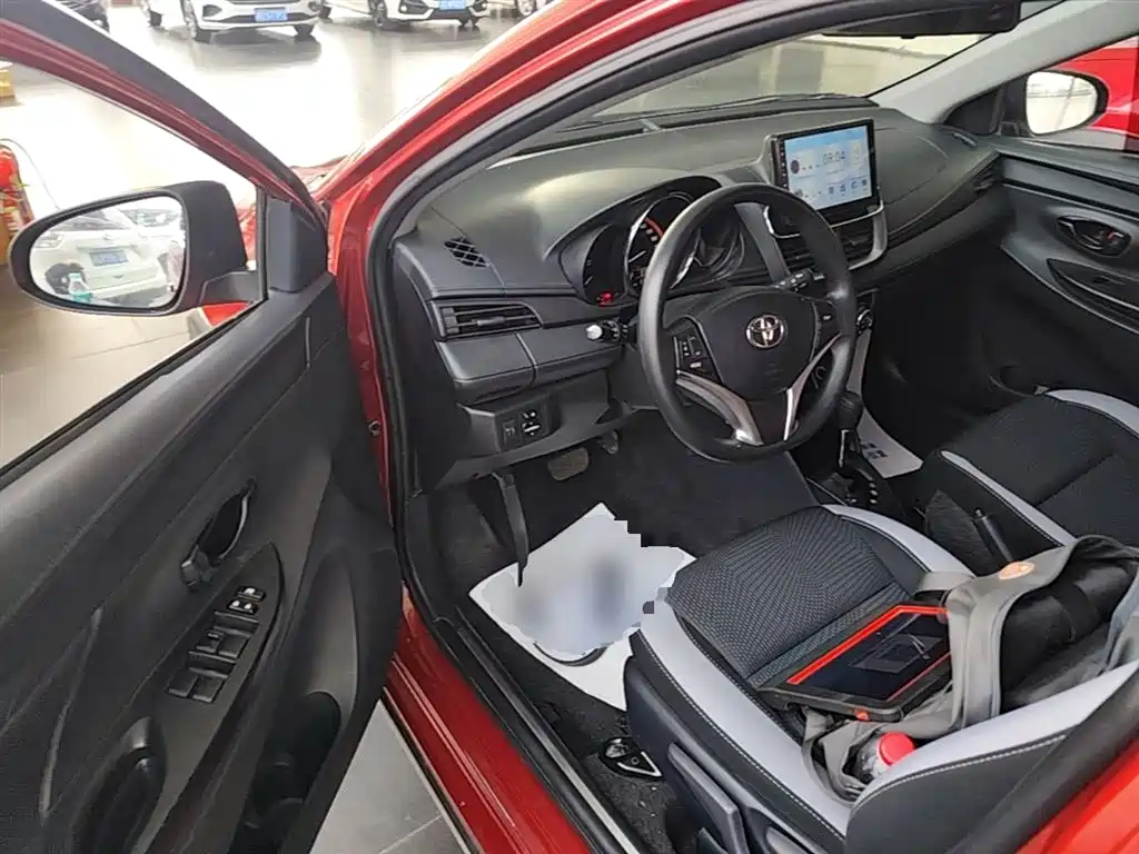 Toyota Yaris L 2023 — фото 16