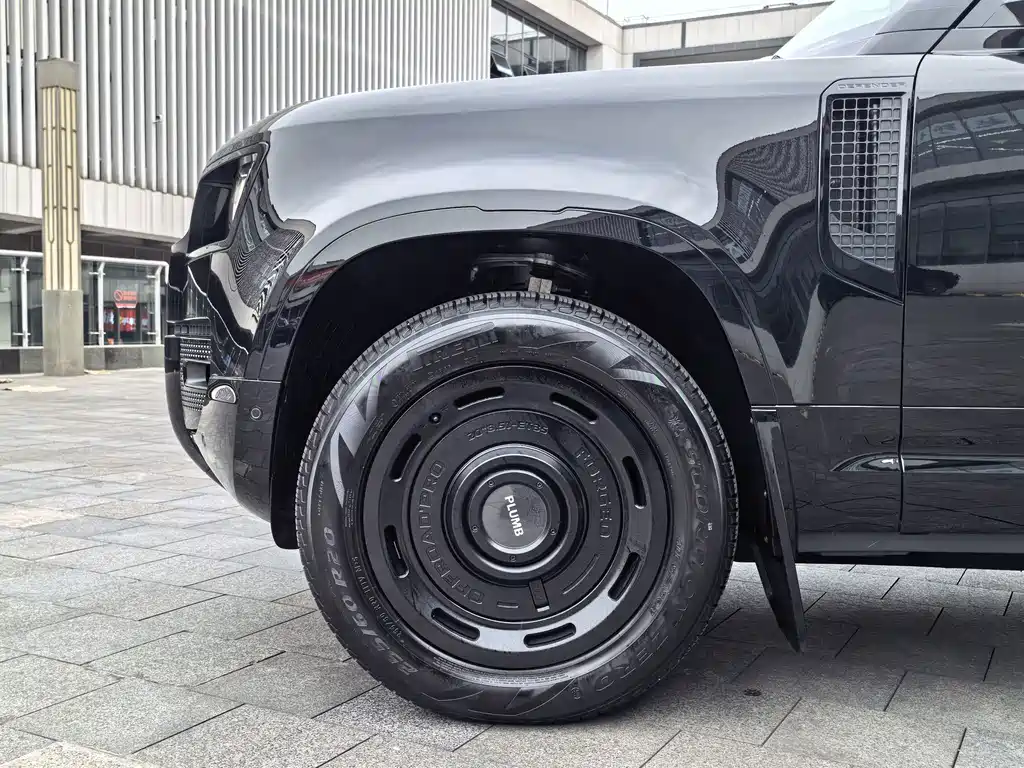 Land Rover Defender 2024 — фото 16