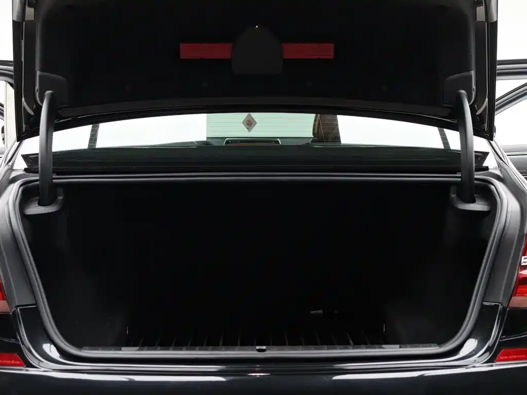 BMW 7 Series 2018 — фото 12