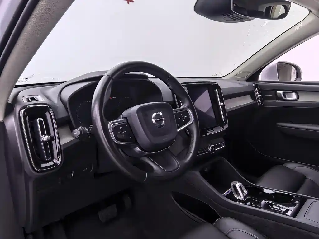 Volvo XC40 2020 — фото 17