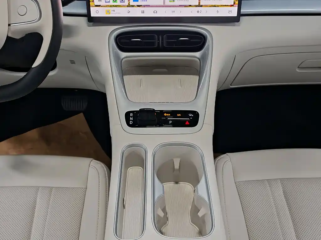 Geely Galaxy Starwish 2025 — фото 12