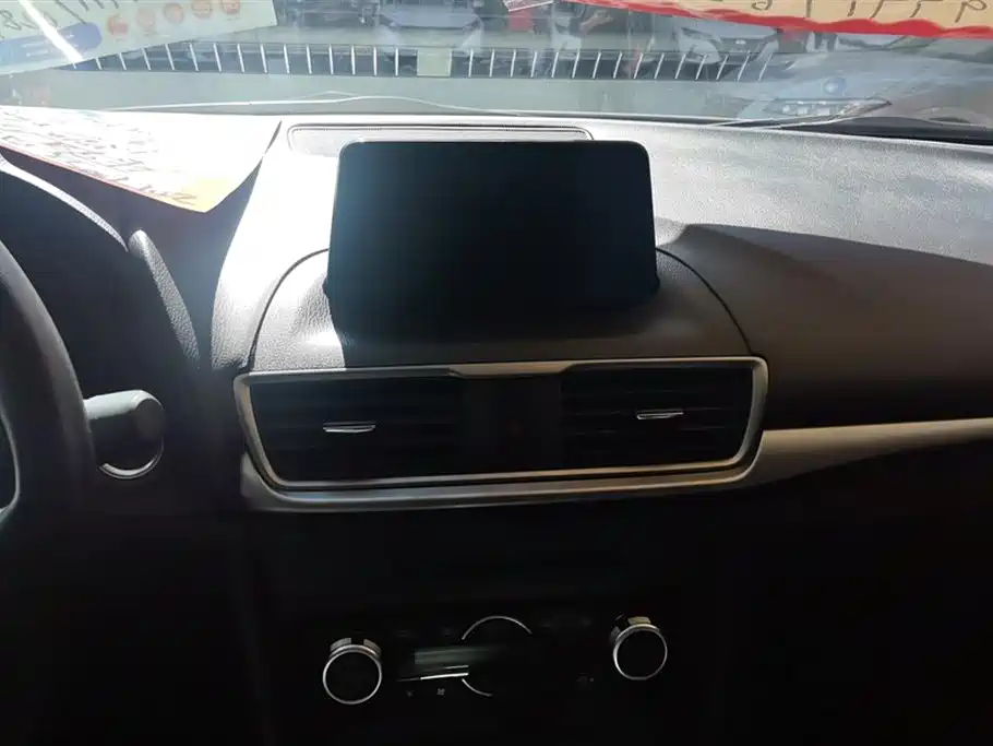 Mazda 3 Axela 2018 — фото 13