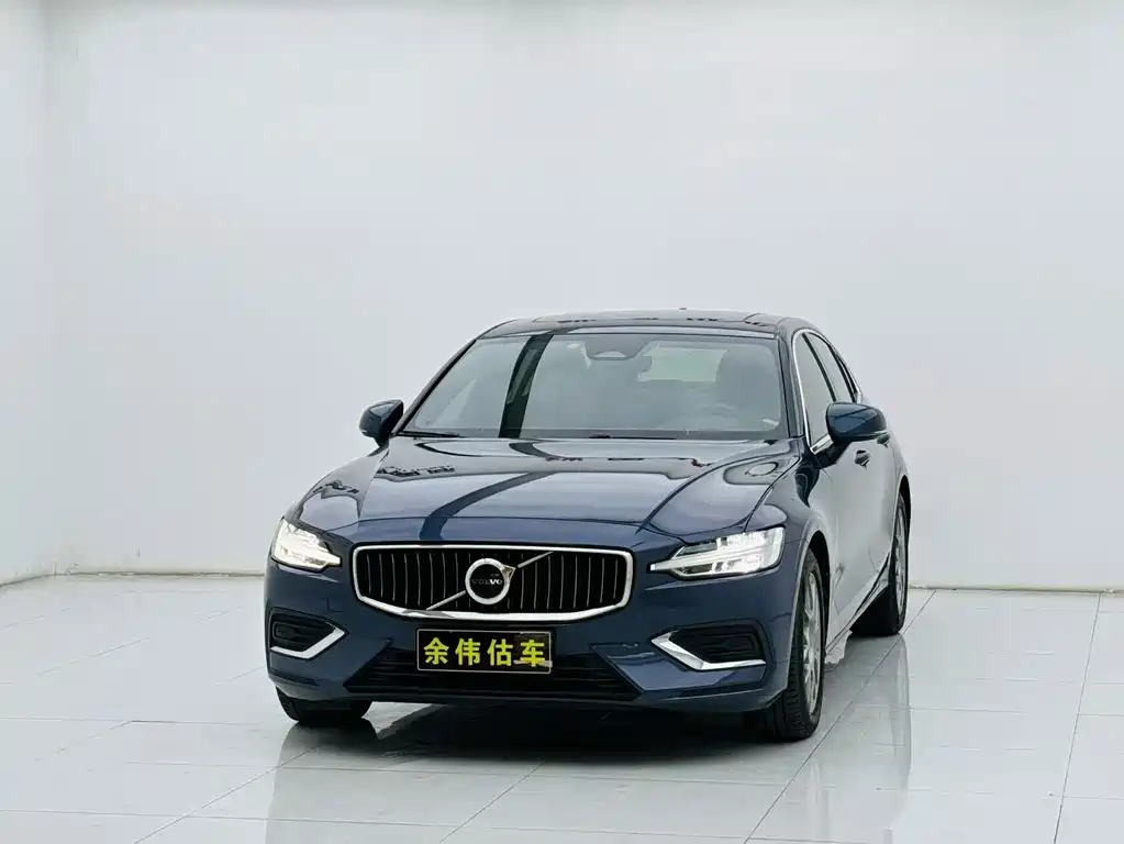 Volvo S60 2022 — фото 3