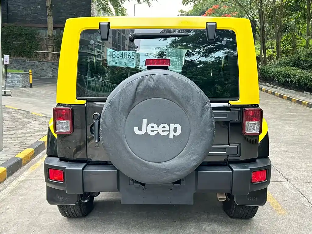 Jeep Wrangler 2015 — фото 9