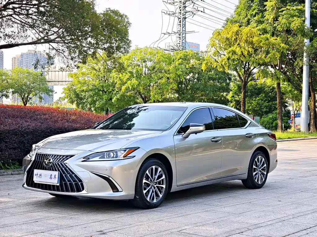 Lexus ES 2024