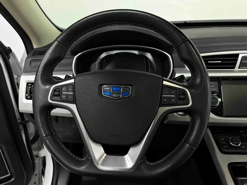 Geely Boyue 2017 — фото 12