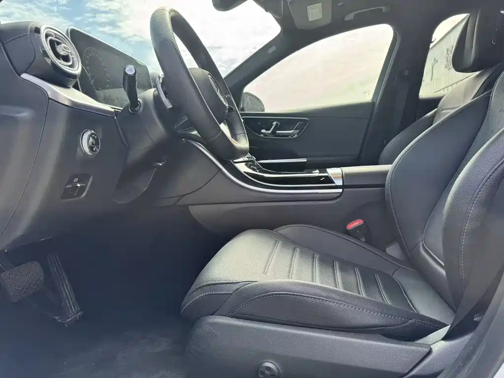 Mercedes-Benz C-Class 2023 — фото 5