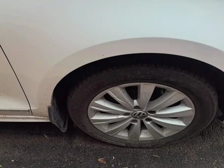 Volkswagen Sagitar 2016