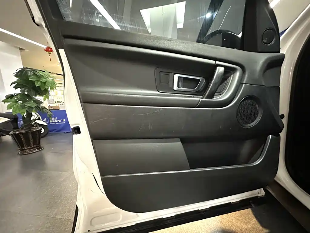Land Rover Discovery Sport 2018 — фото 11