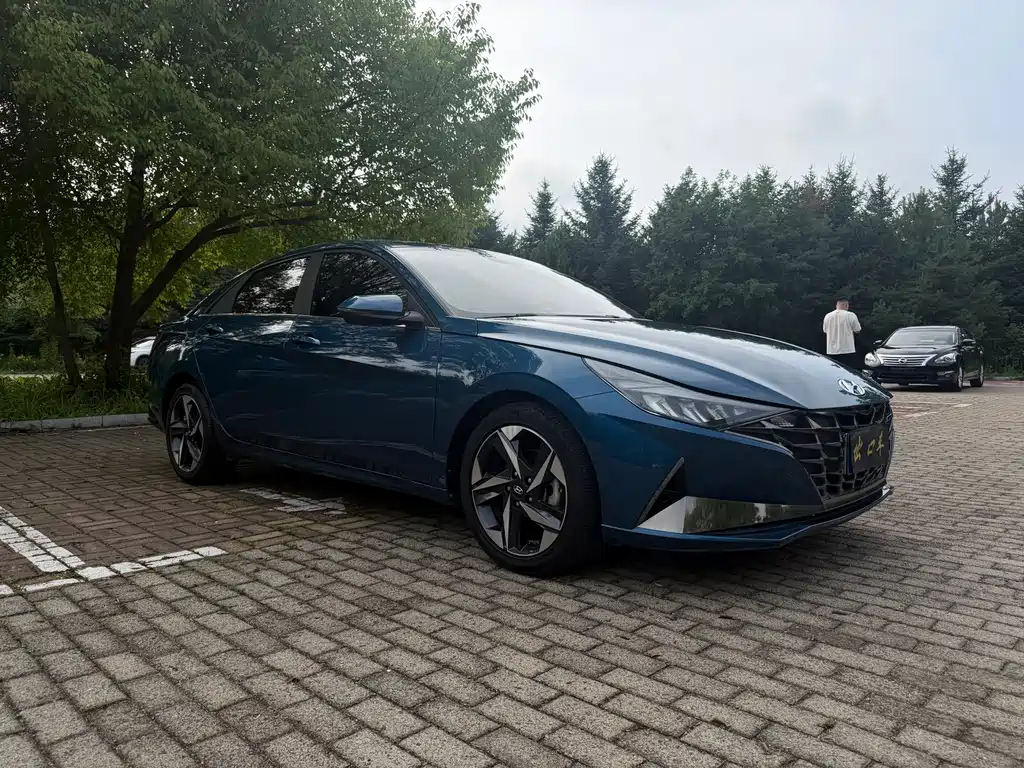 Hyundai Elantra 2022