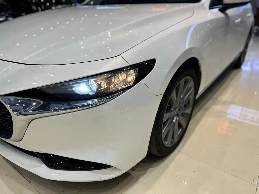 Mazda 3 Axela 2022