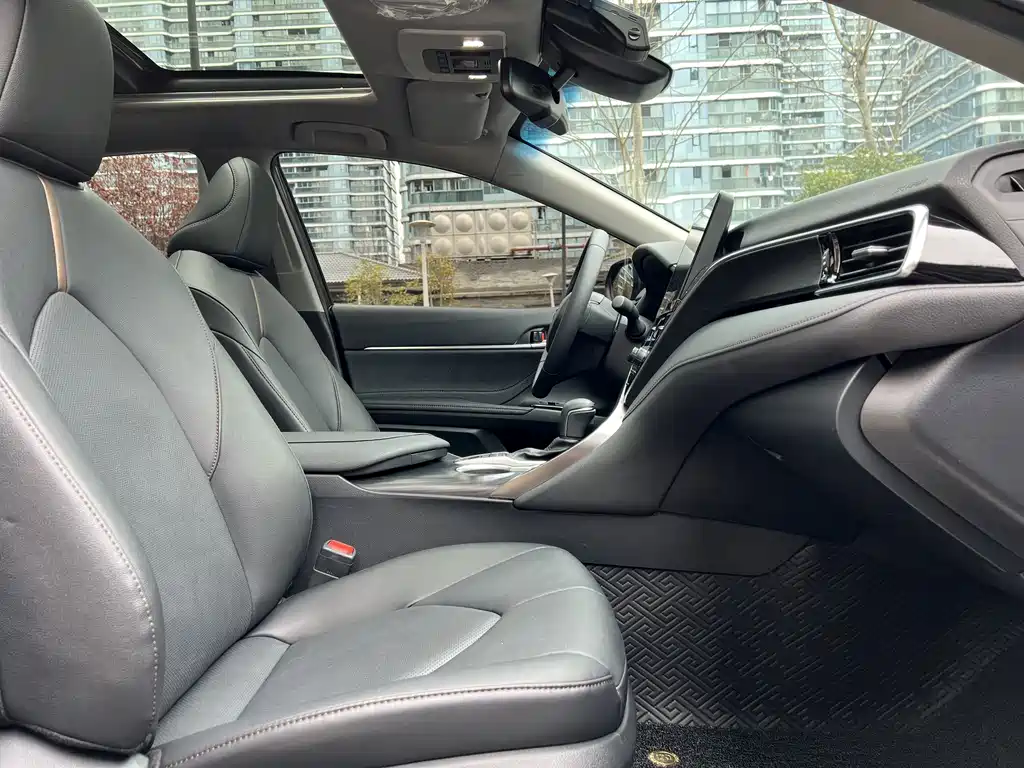 Toyota Camry 2024 — фото 13