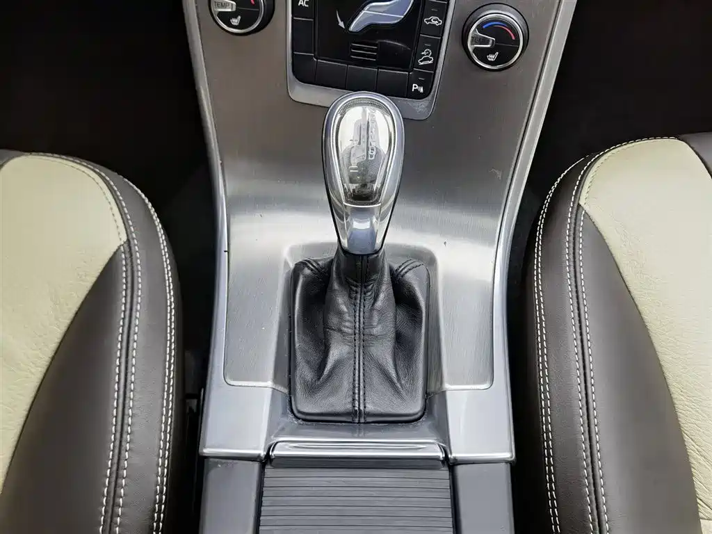 Volvo XC60 2013 — фото 13