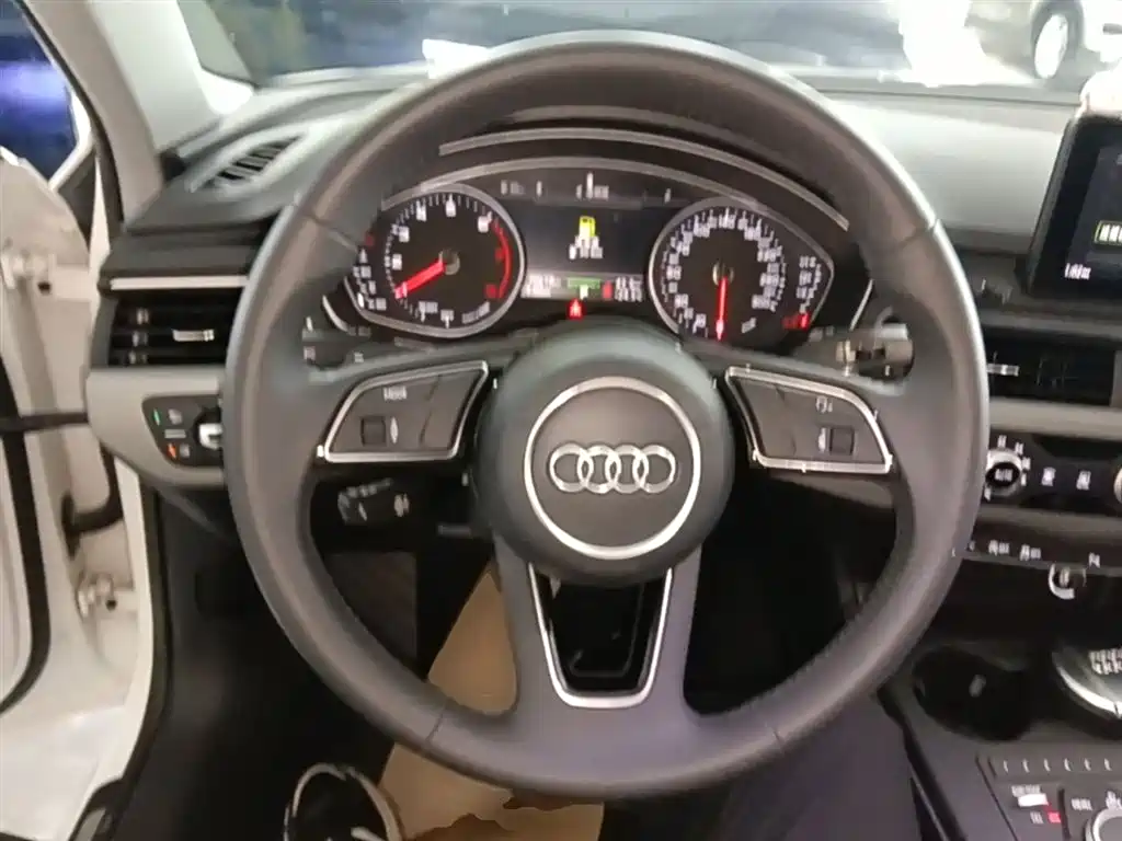Audi A4L 2018 — фото 11