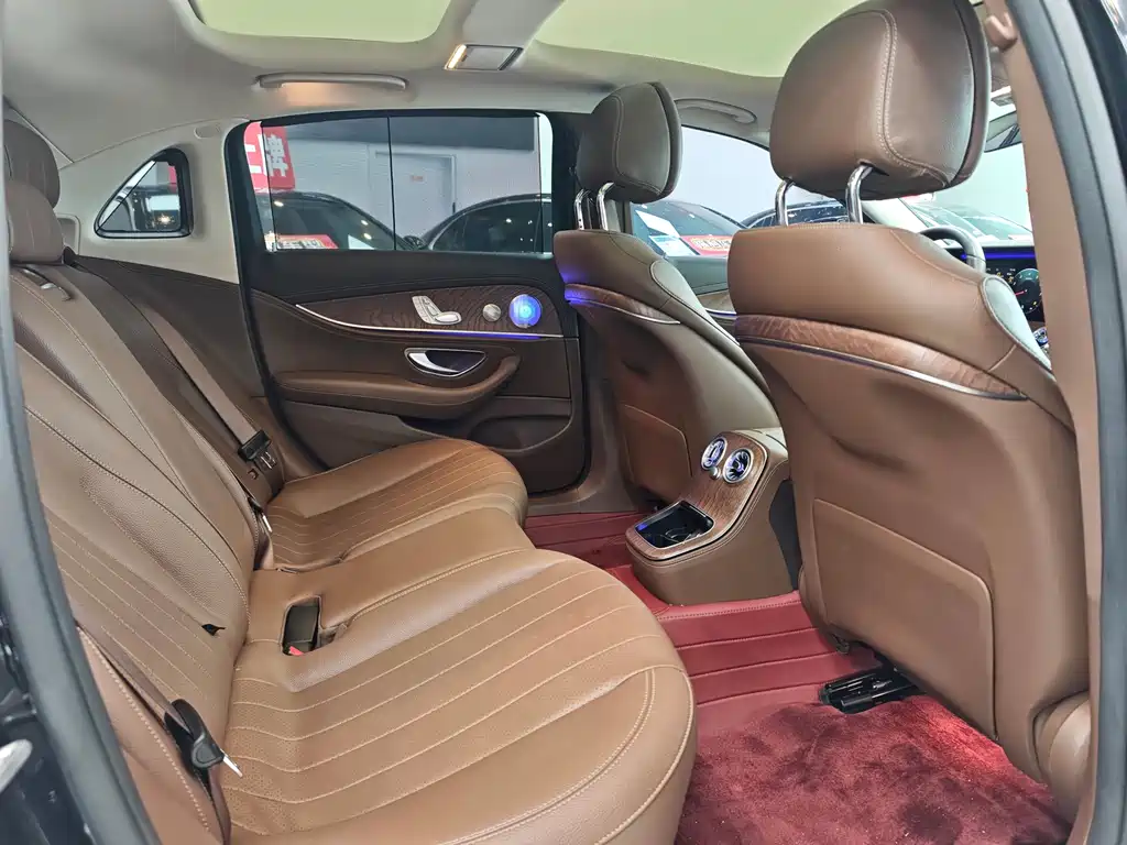 Mercedes-Benz E-Class 2023 — фото 13