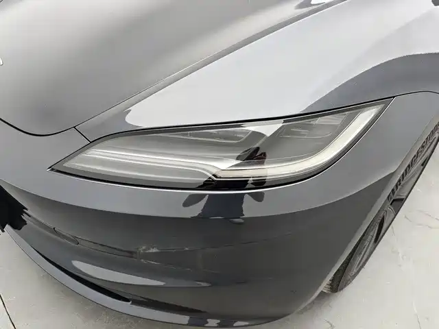 Tesla Model 3 2025 — фото 15