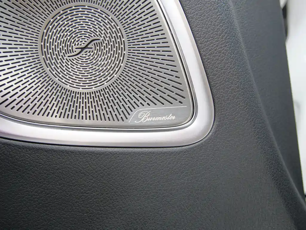 Mercedes-Benz C-Class 2023 — фото 15
