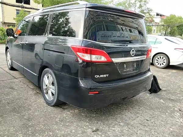 Nissan Quest 2015