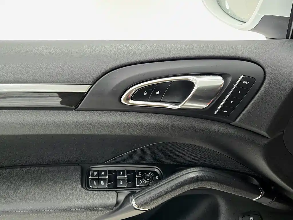 Porsche Cayenne Hybrid 2017 — фото 13