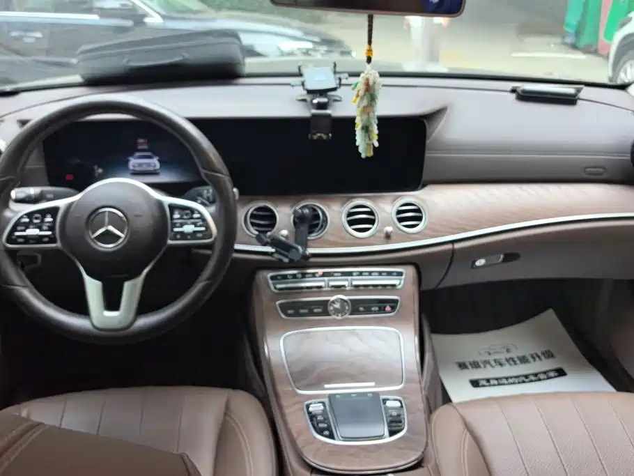 Mercedes-Benz E-Class 2019 — фото 12