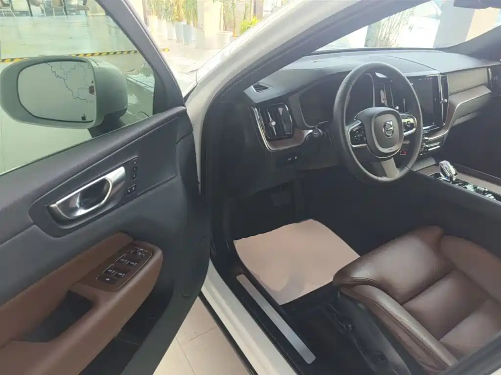 Volvo XC60 PHEV 2024 — фото 16