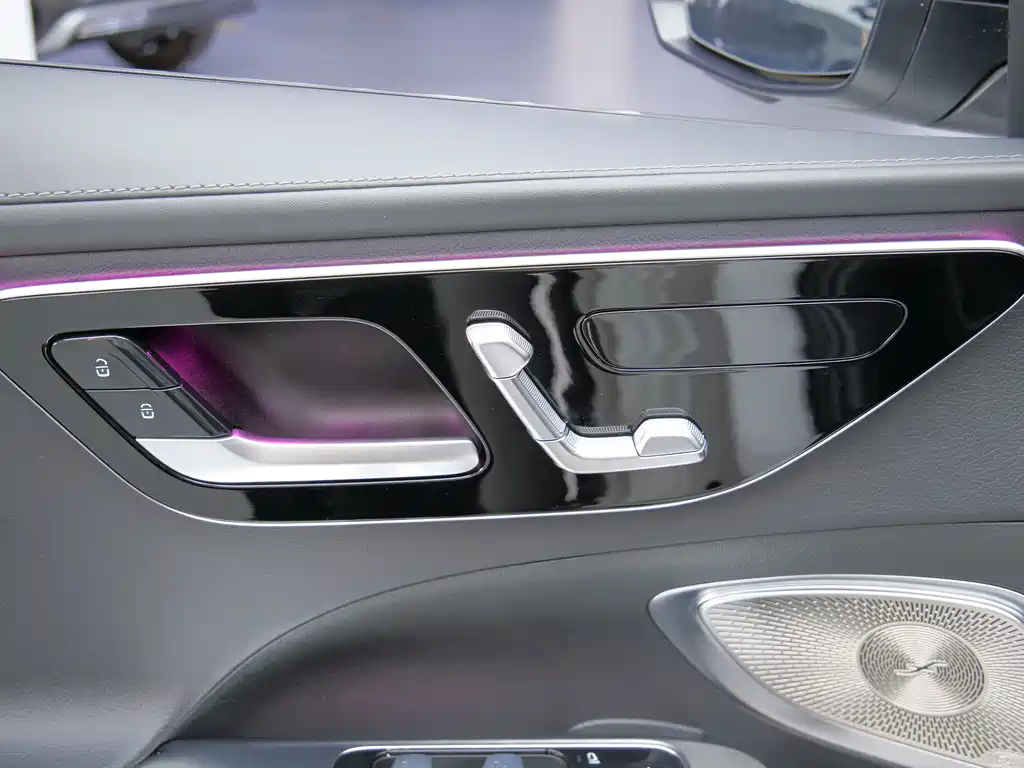 Mercedes-Benz C-Class 2023 — фото 17
