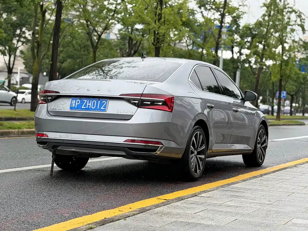 Skoda Superb 2022 — фото 4