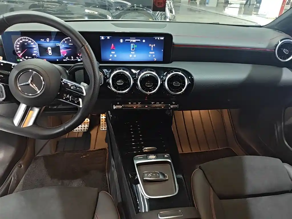 Mercedes-Benz CLA 2024 — фото 13