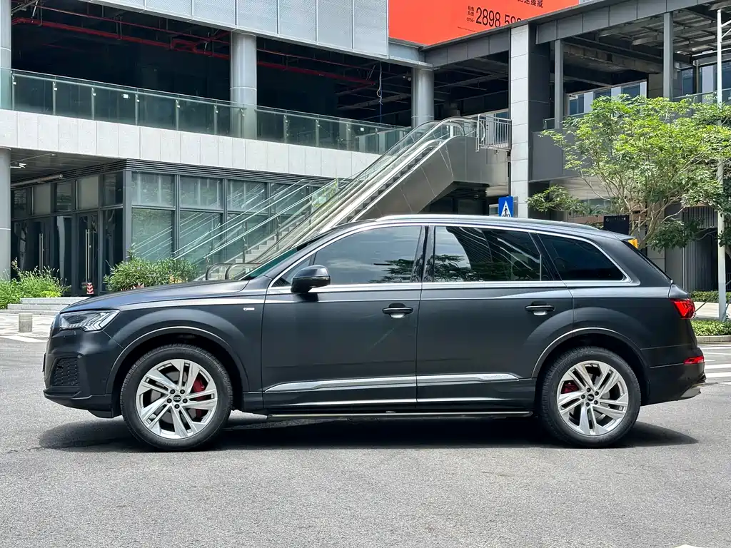 Audi Q7 2021 — фото 8