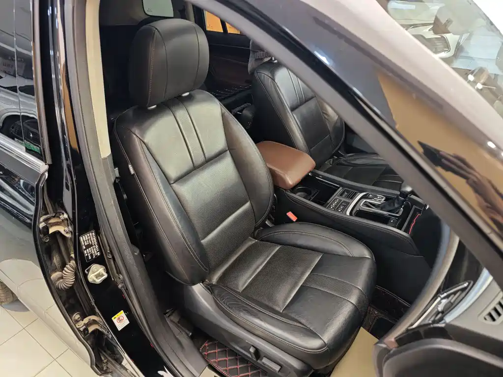 GAC Motor Trumpchi GS8 2017 — фото 33