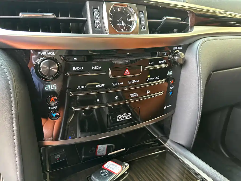 Lexus LX 2017 — фото 12