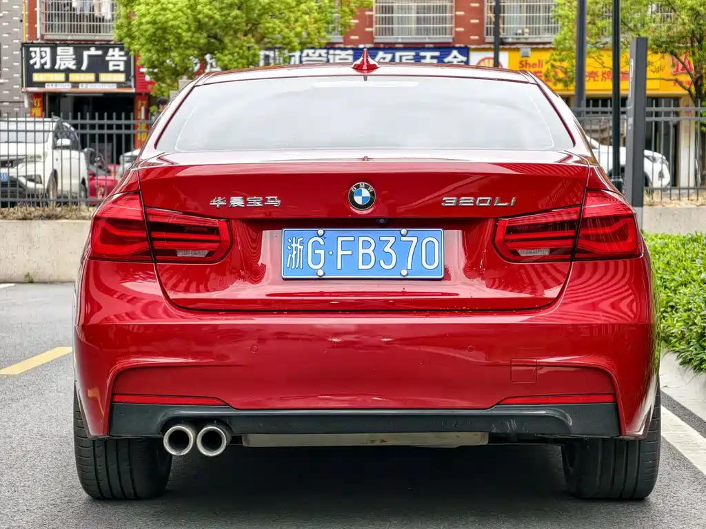 BMW 3 Series 2018 — фото 11