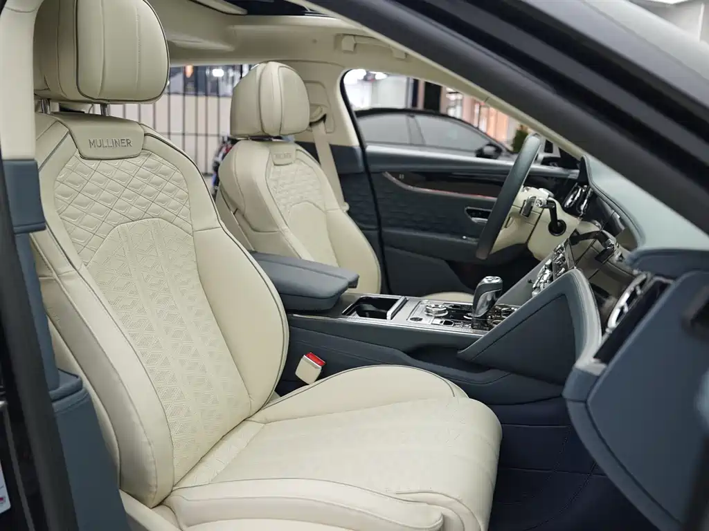 Bentley Flying Spur PHEV 2025 — фото 17
