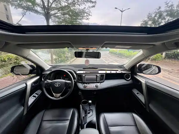 Toyota RAV4 2015
