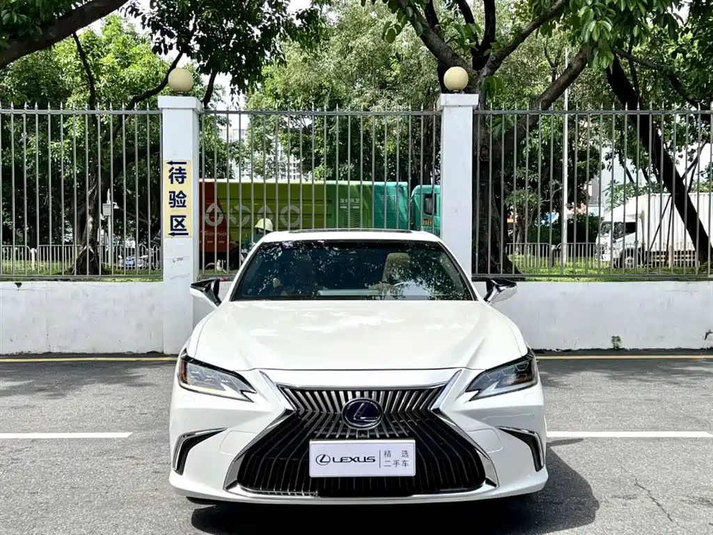 Lexus ES 2019 — фото 2