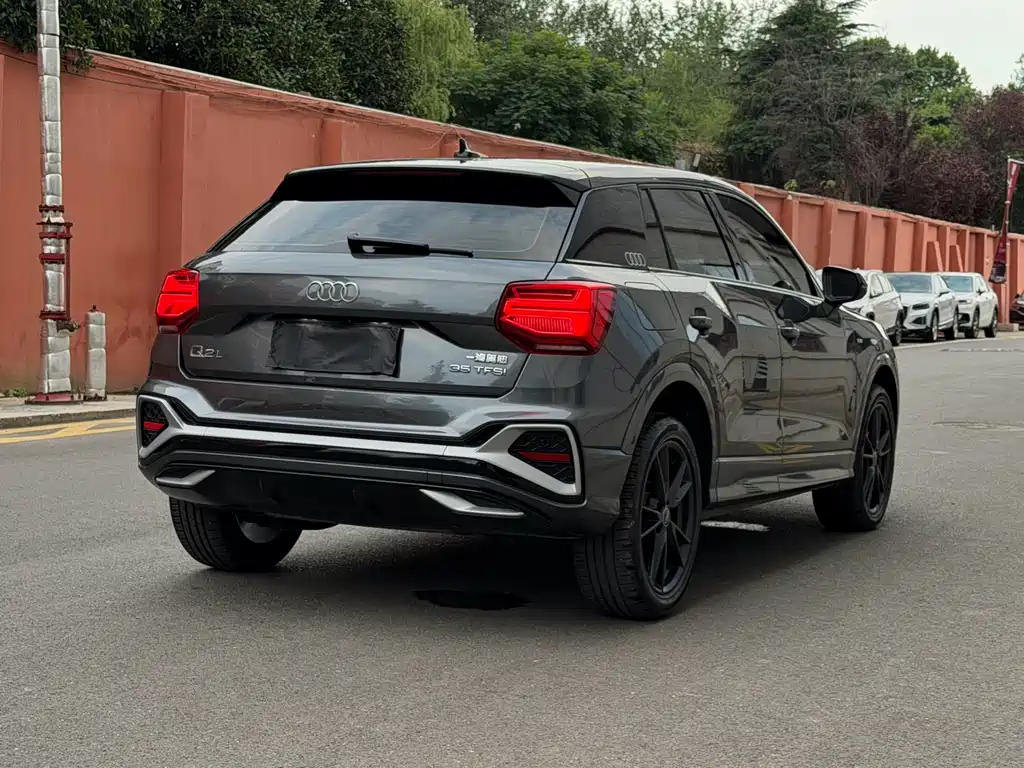 Audi Q2L 2023