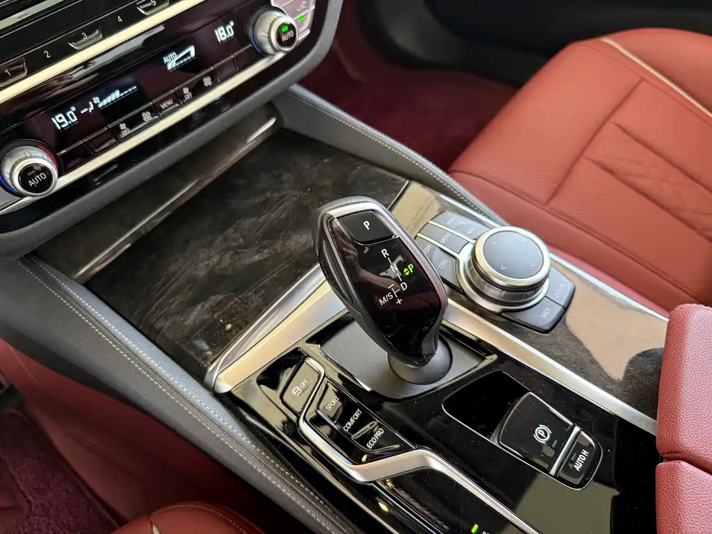 BMW 5 Series 2022 — фото 18