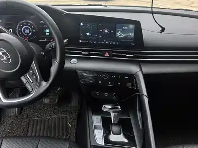 Hyundai Elantra 2023