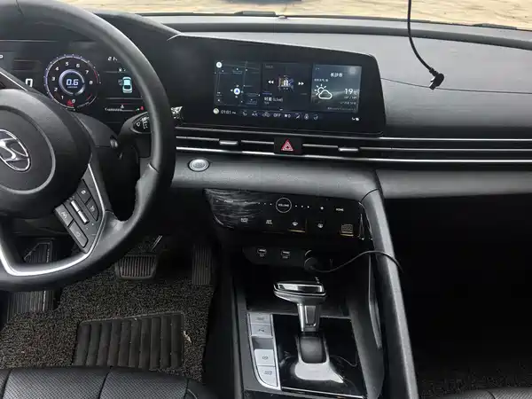 Hyundai Elantra 2023